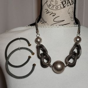STATEMENT NECKLACE AND BRACELET SET!